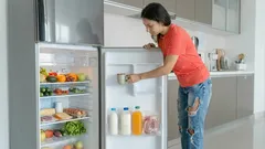 Wystarczy postawić szklankę z tą substancją na półce – a w lodówce zawsze będzie panował świeży i przyjemny zapach.