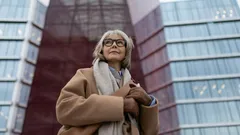 Porady stylizacyjne dla osób po 60. roku życia: jak kolory i fasony mogą sprawić, że będziesz wyglądać młodziej