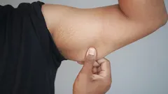 Jak pozbyć się obwisłych ramion dzięki ćwiczeniom w domu: proste wskazówki, które możesz wdrożyć już dziś