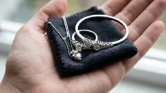 Czym wyczyścić srebro w domu? 5 sprawdzonych sposobów