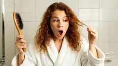 W internecie zyskuje popularność niedroga, domowa maska do włosów z dwóch składników.